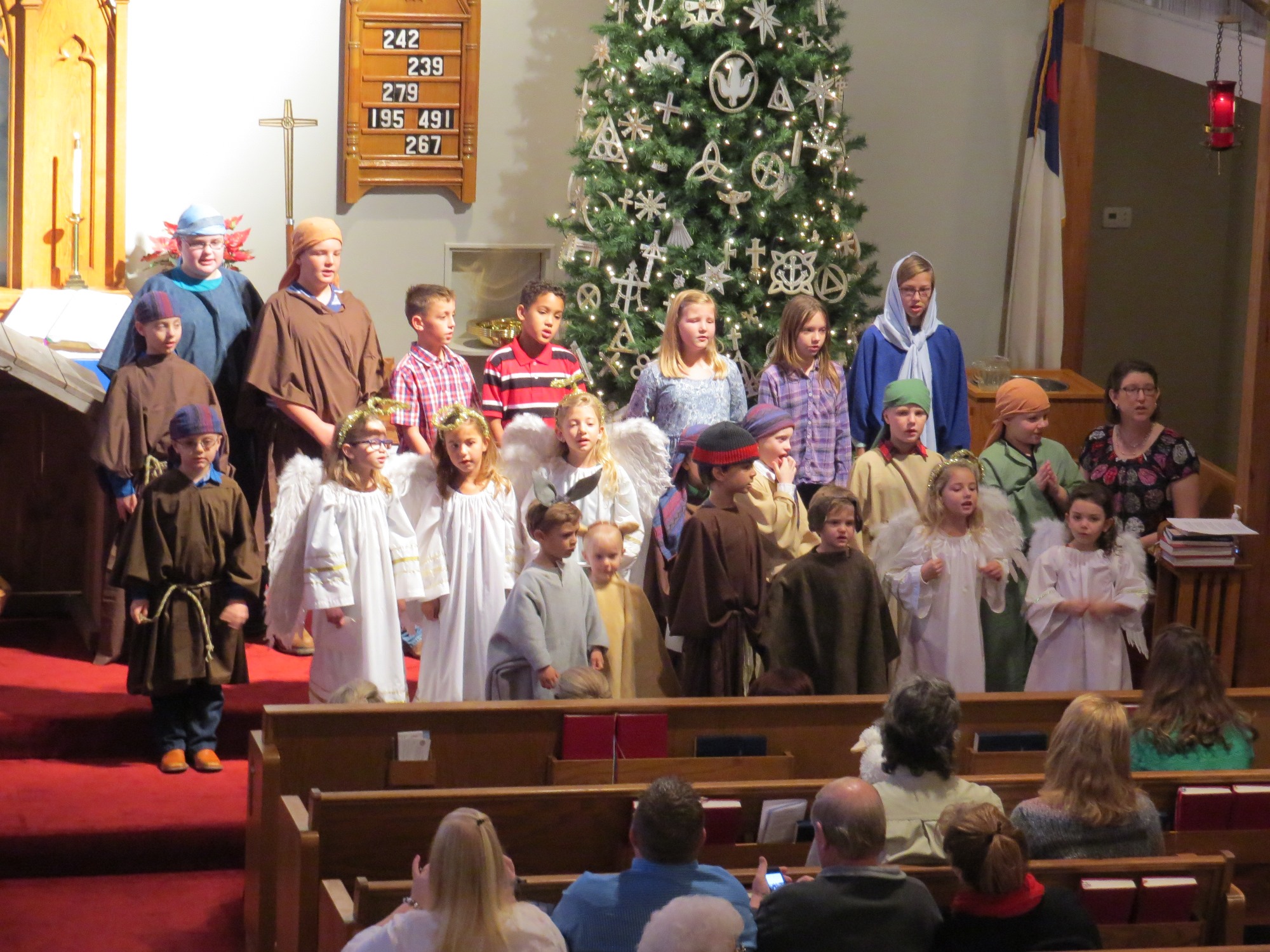 childrens-christmas-2016-group